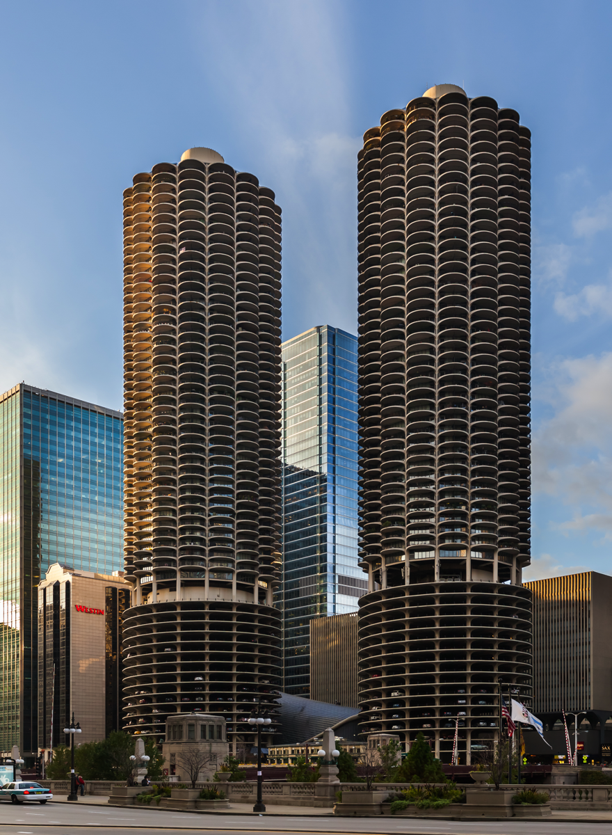 Dewey Decimal Project: 720.483 MAR Marina City: Bertrand Goldberg’s Urban Vision