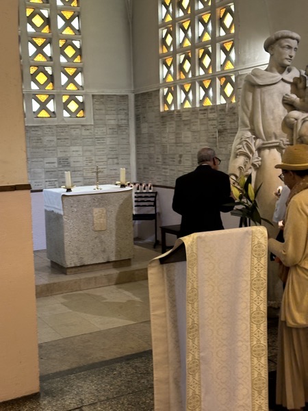 The altar in the Saint Anthony chapel, with the statue of the Saint at the side of the chapel sanctuary.