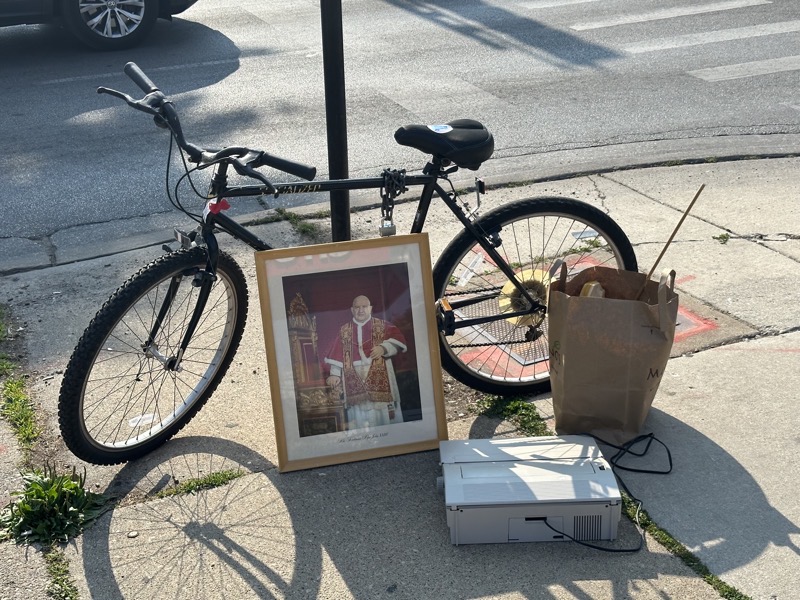 New poem in Hanging Loose: “Ekphrasis on a City Sidewalk”